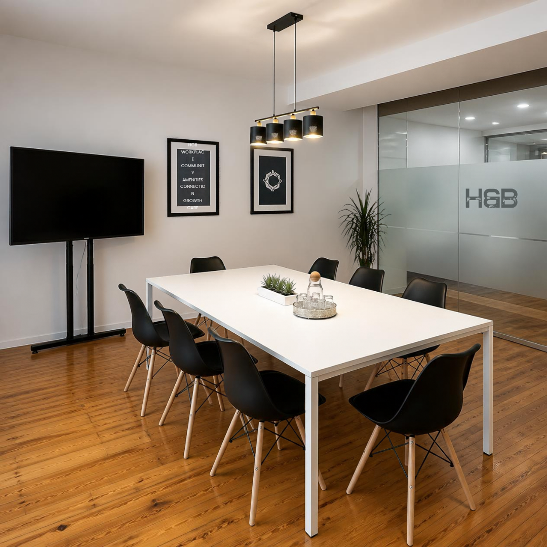 Sala de reuniões com parede de vidro